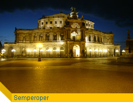 Semperoper bei Nacht